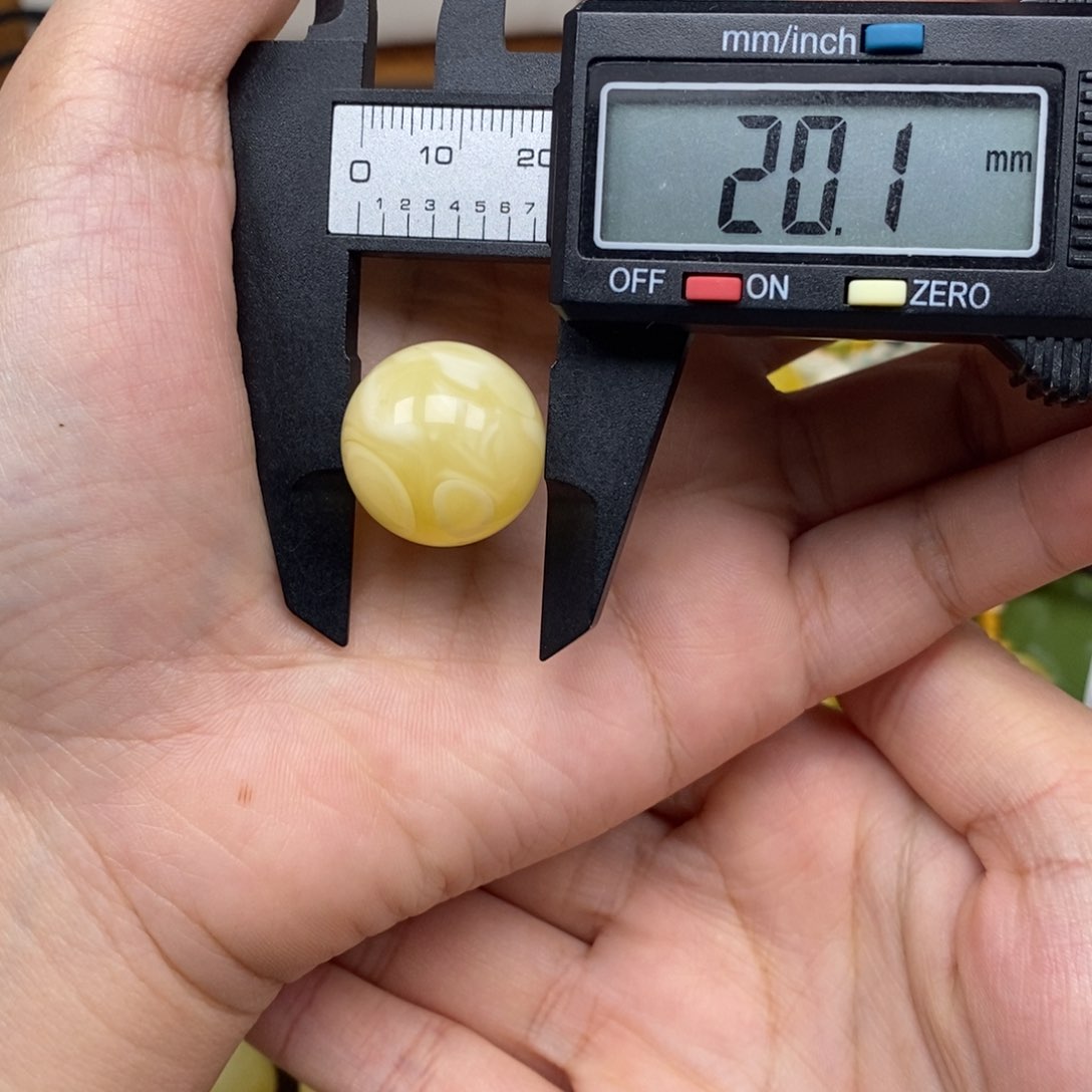 未镶嵌琥珀珠宝奇石