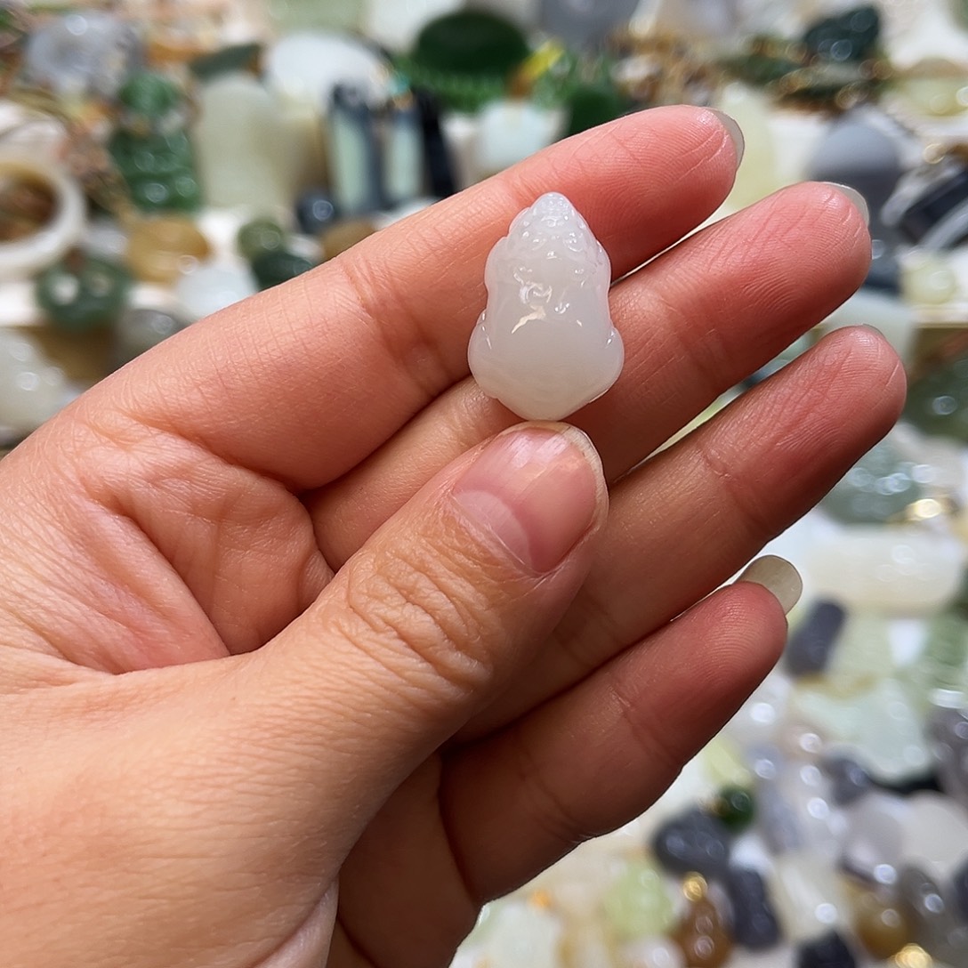 珡***擾和田玉未镶嵌吊坠(赠链)