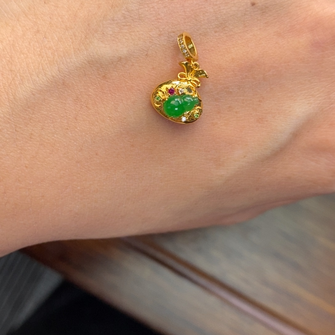 佛***放翡翠18K金镶嵌颈饰翡翠