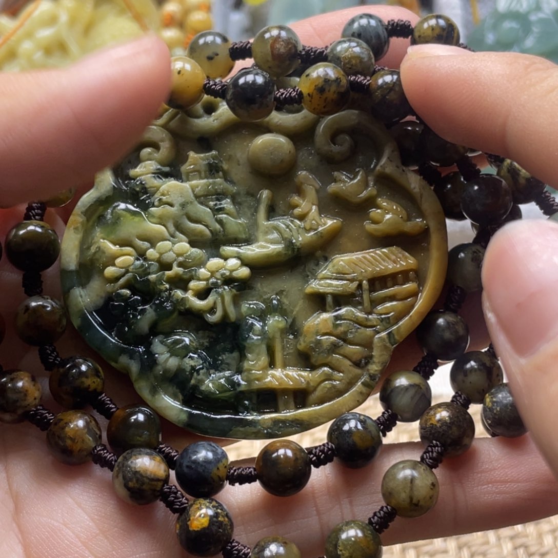 蛇纹石玉颈饰未镶嵌微瑕