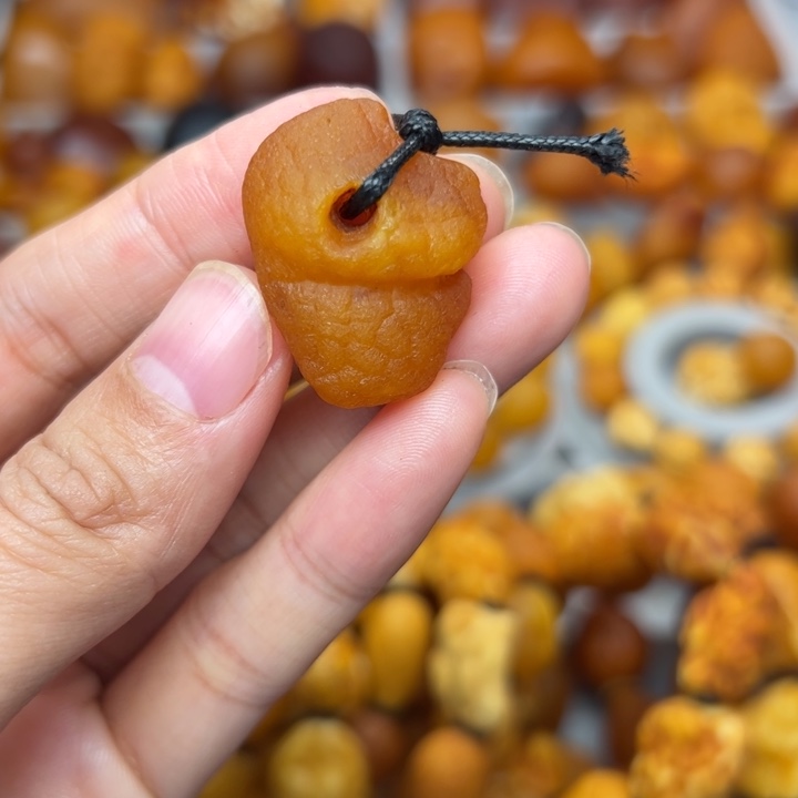 琥珀未镶嵌裸石天然蜜蜡