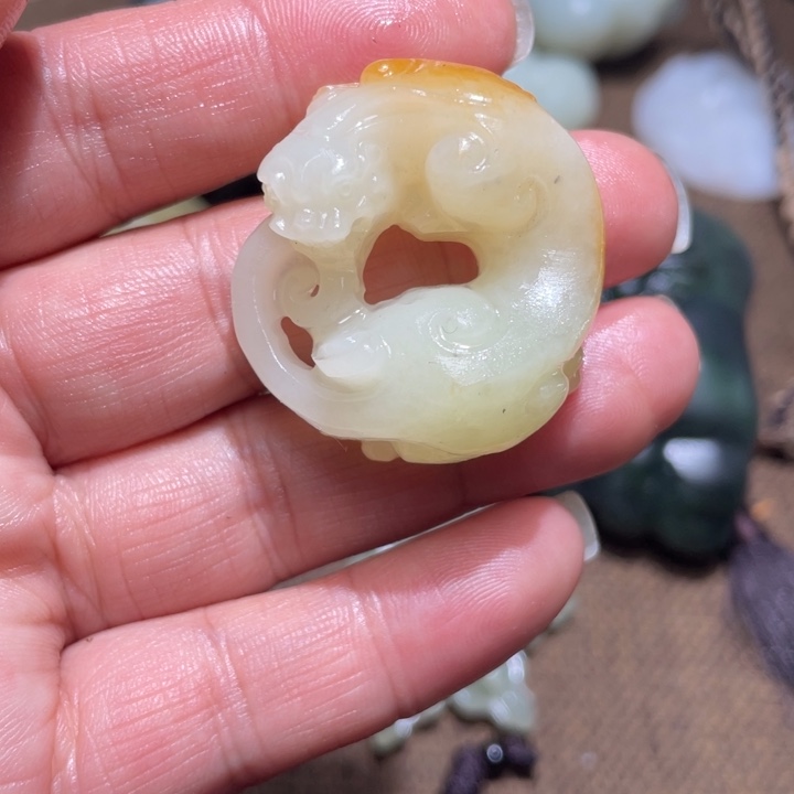 和田玉未镶嵌把件