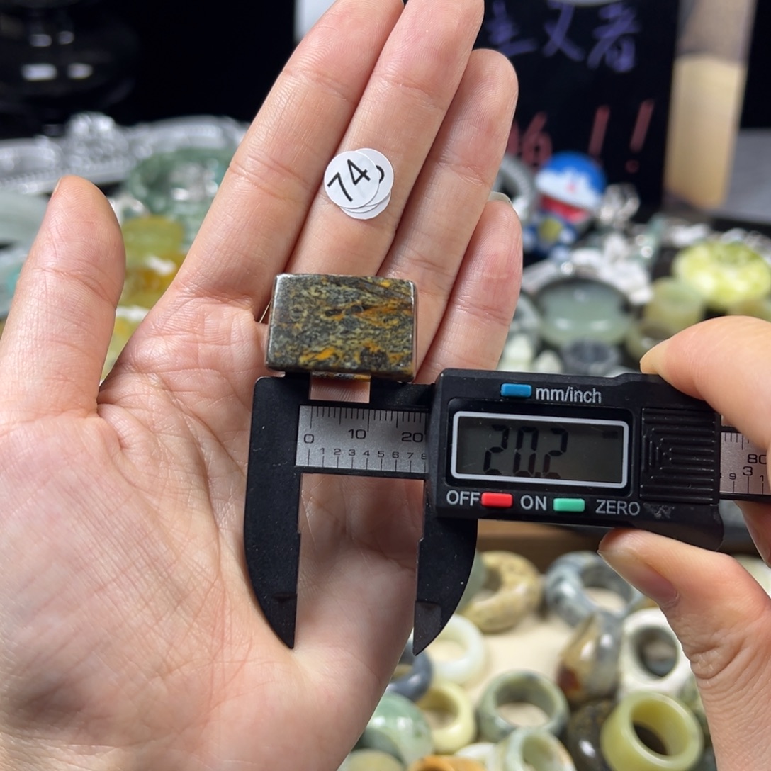 蛇纹石玉未镶嵌戒指