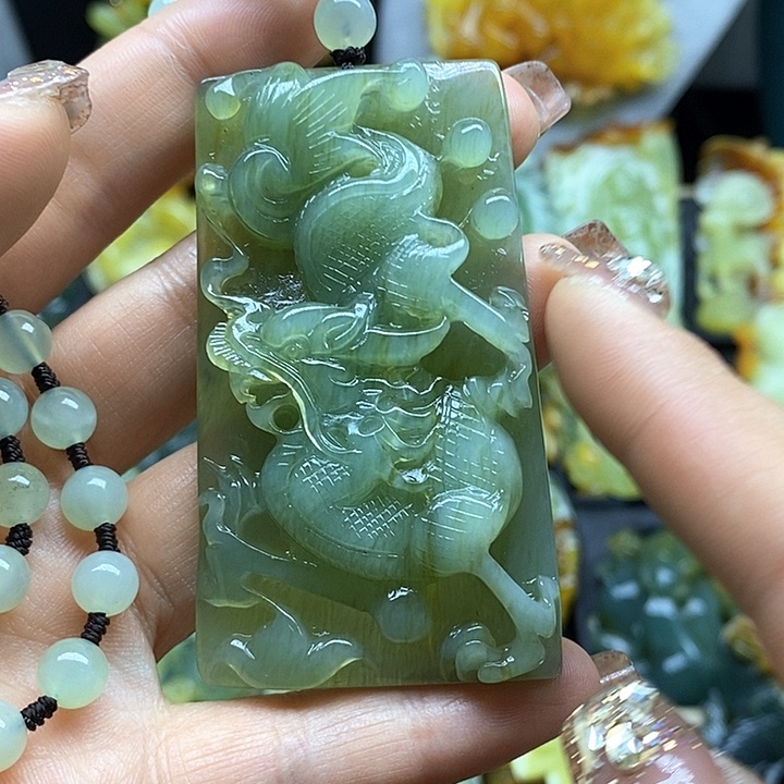 蛇纹石玉挂件未镶嵌