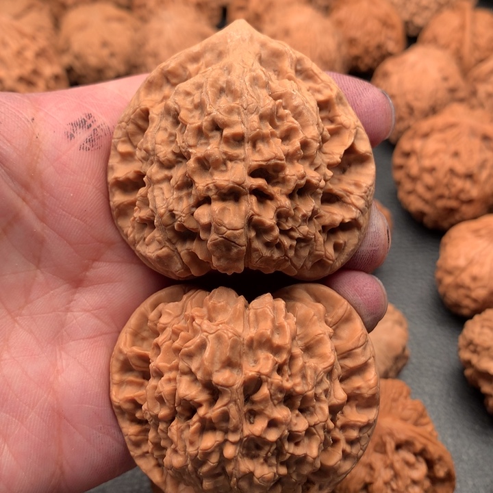 文玩核桃吊坠向*狮子头