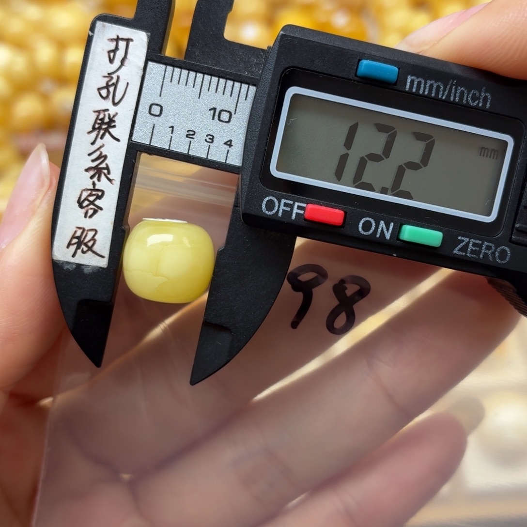 M****蜜蜡未镶嵌裸石蜜蜡