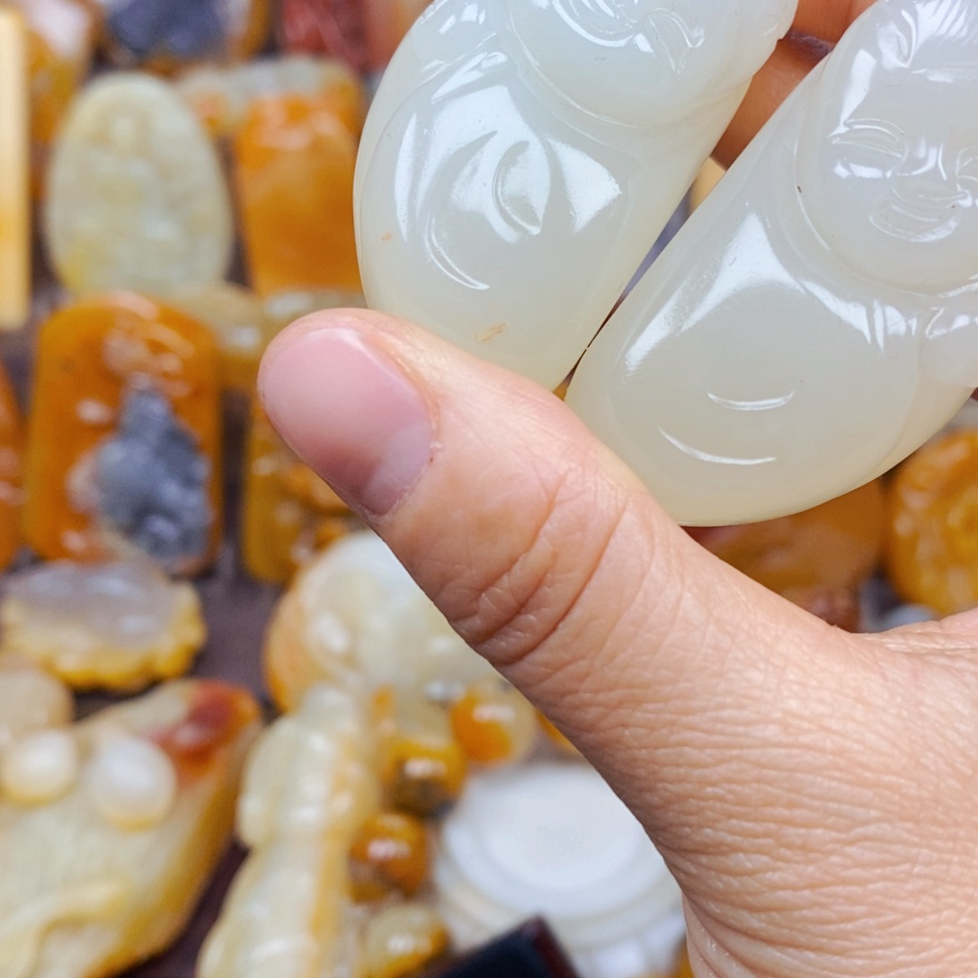 石英质玉未镶嵌颈饰