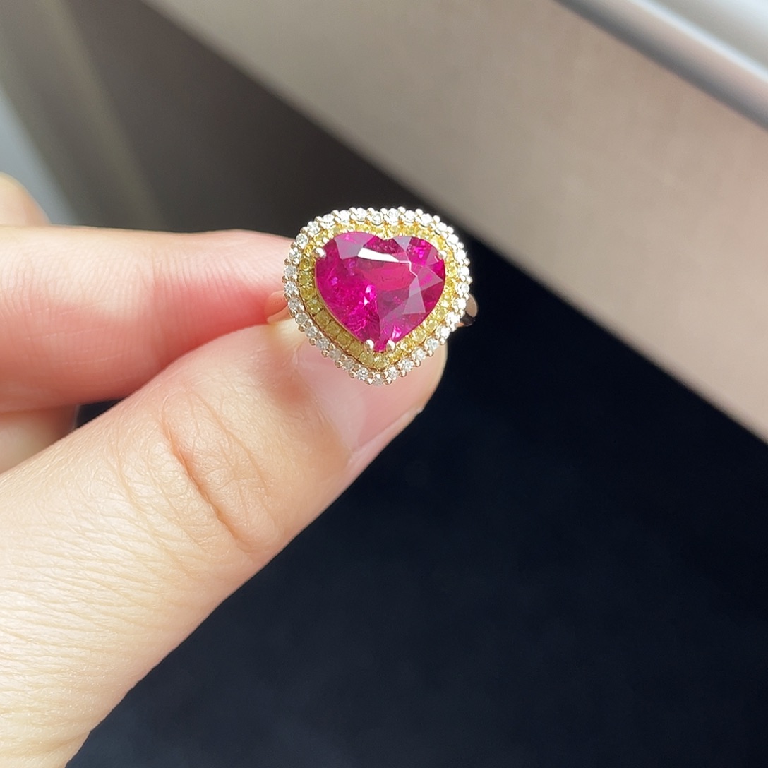 碧玺戒指18K金镶嵌4.5克拉