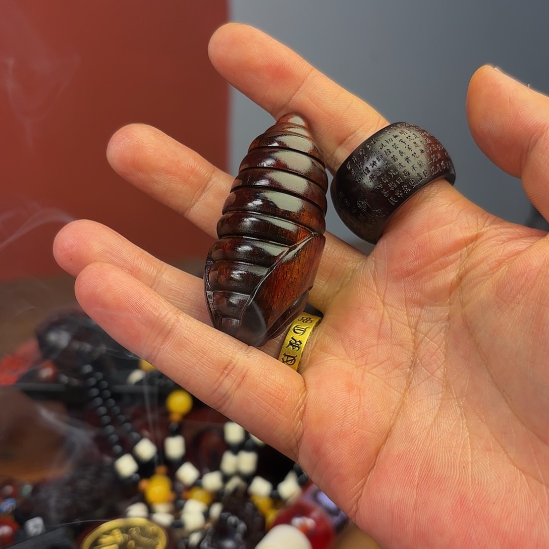 檀香紫檀（小叶紫檀）蛹