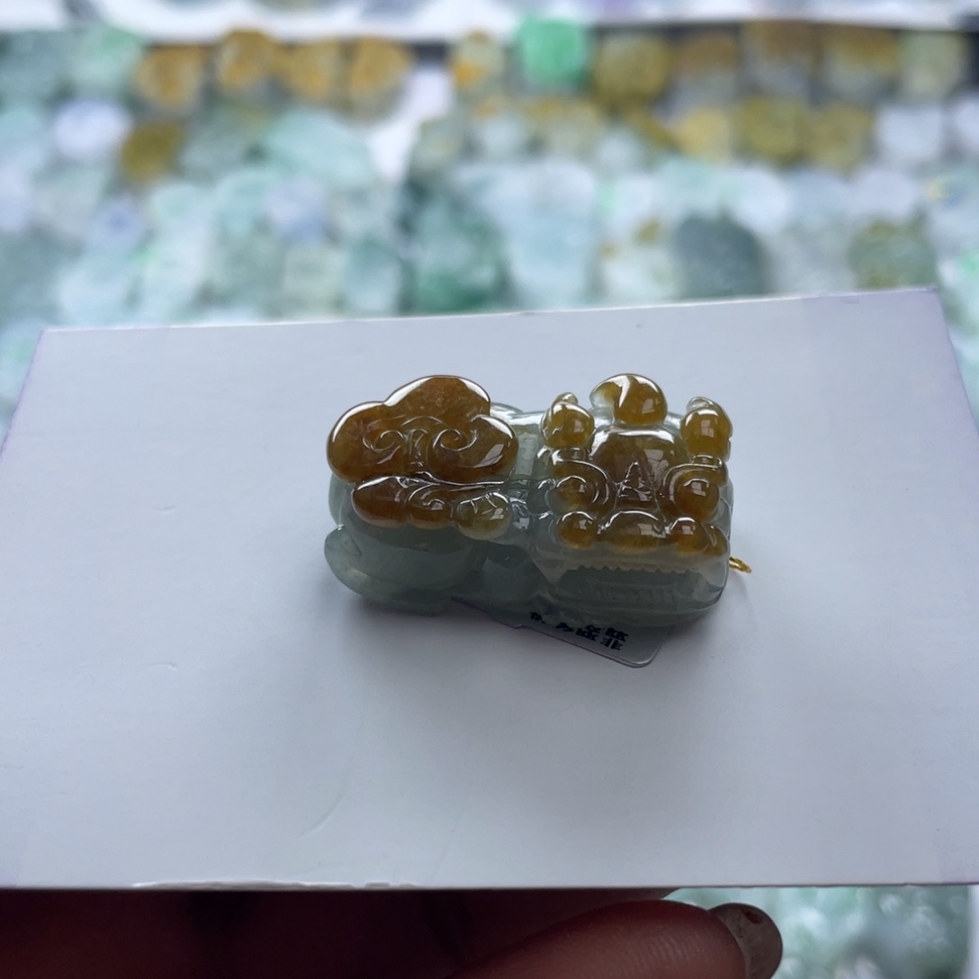 翡翠未镶嵌颈饰貔貅