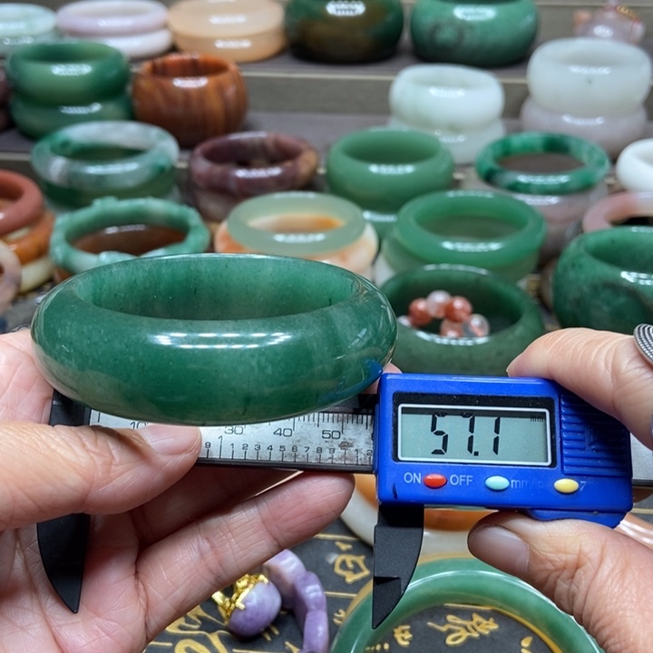 石英质玉手镯未镶嵌