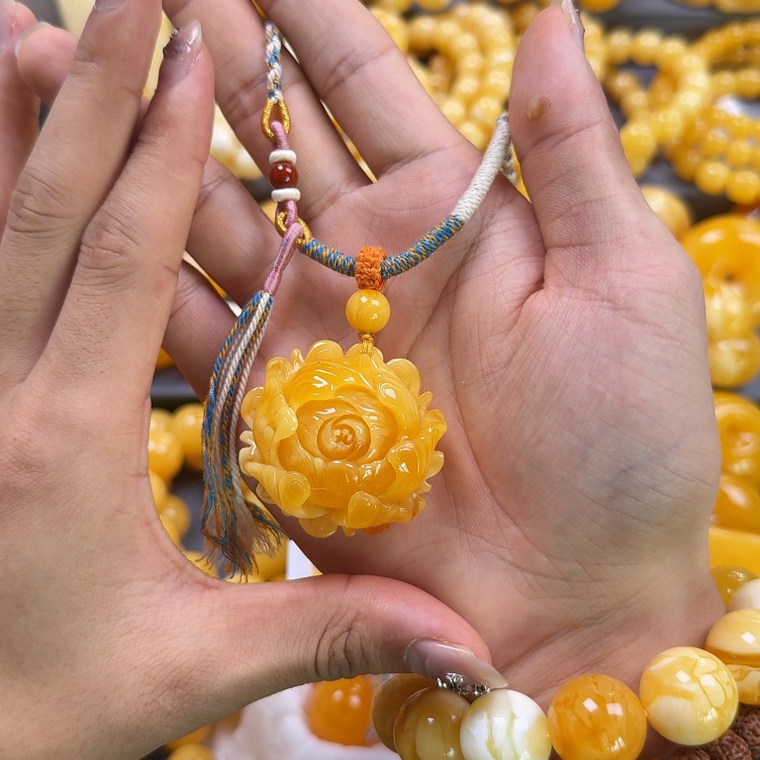 琥珀珠宝奇石未镶嵌牡丹