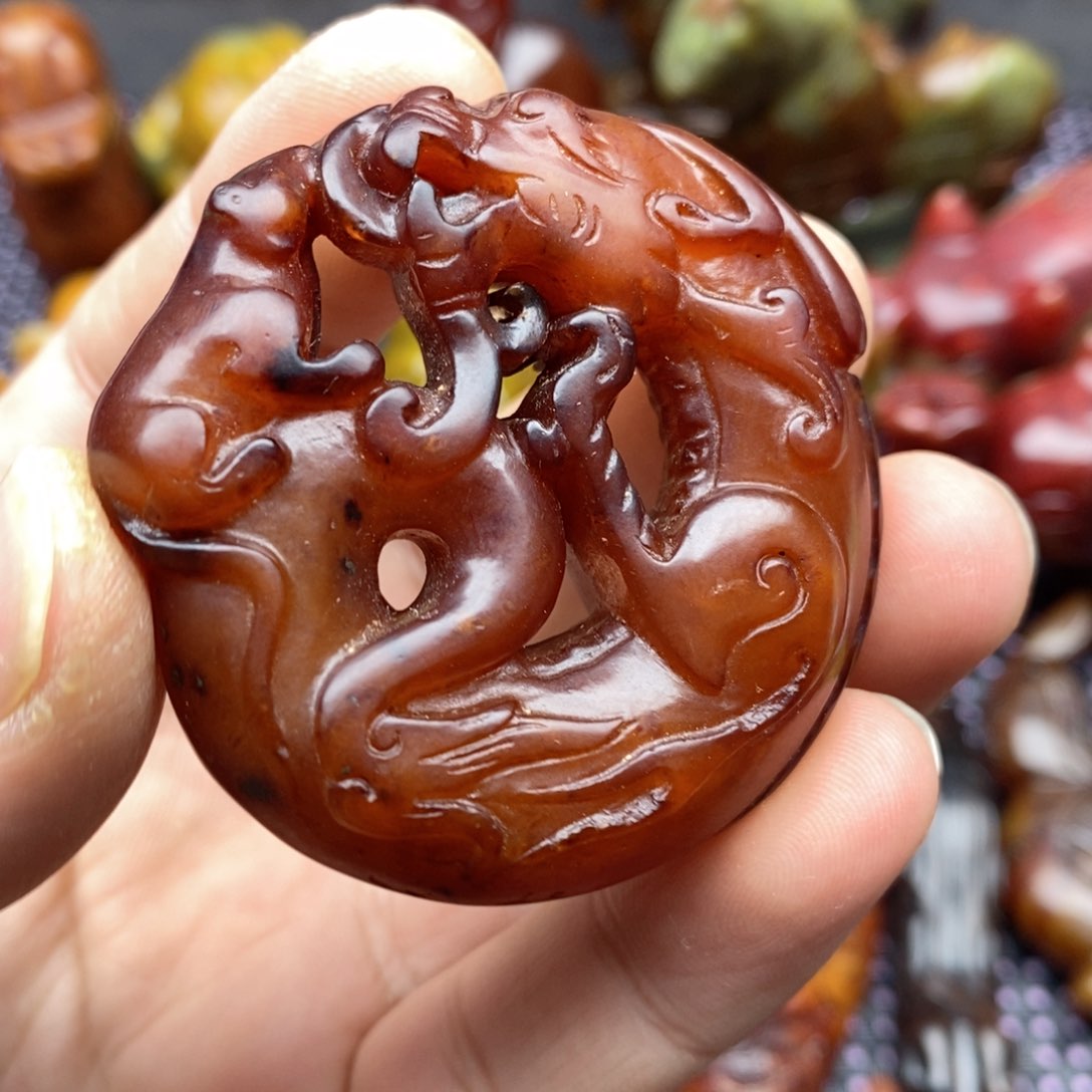 蛇纹石玉颈饰未镶嵌