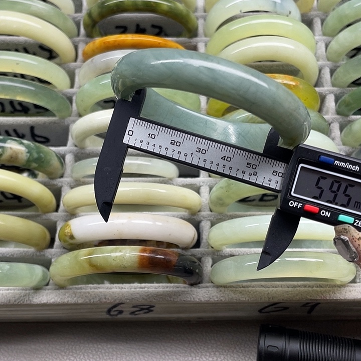 蛇纹石玉未镶嵌手镯246