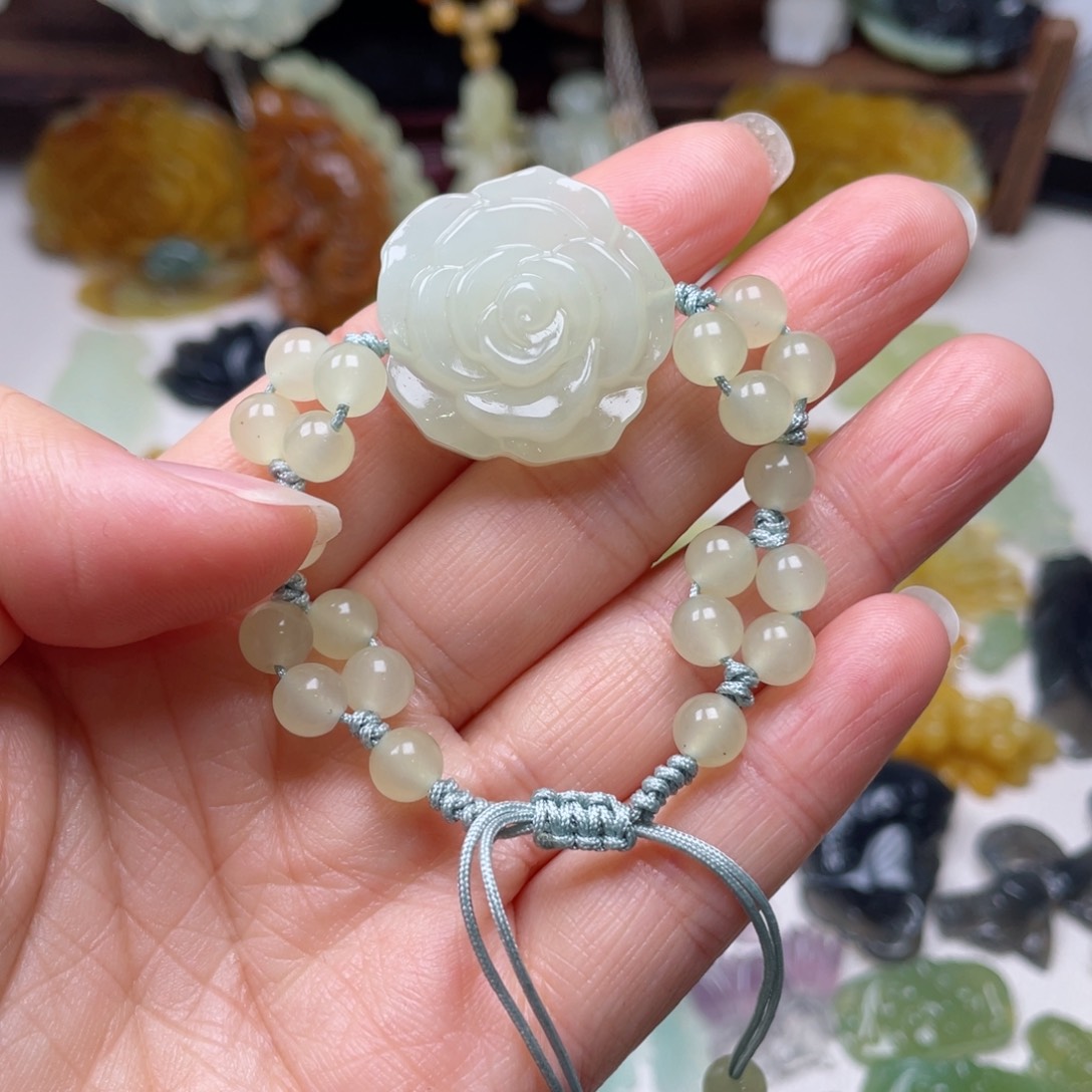 蛇纹石玉颈饰未镶嵌