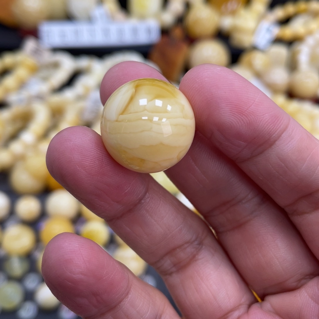 琥珀珠宝奇石未镶嵌19.6mm瑕疵气泡