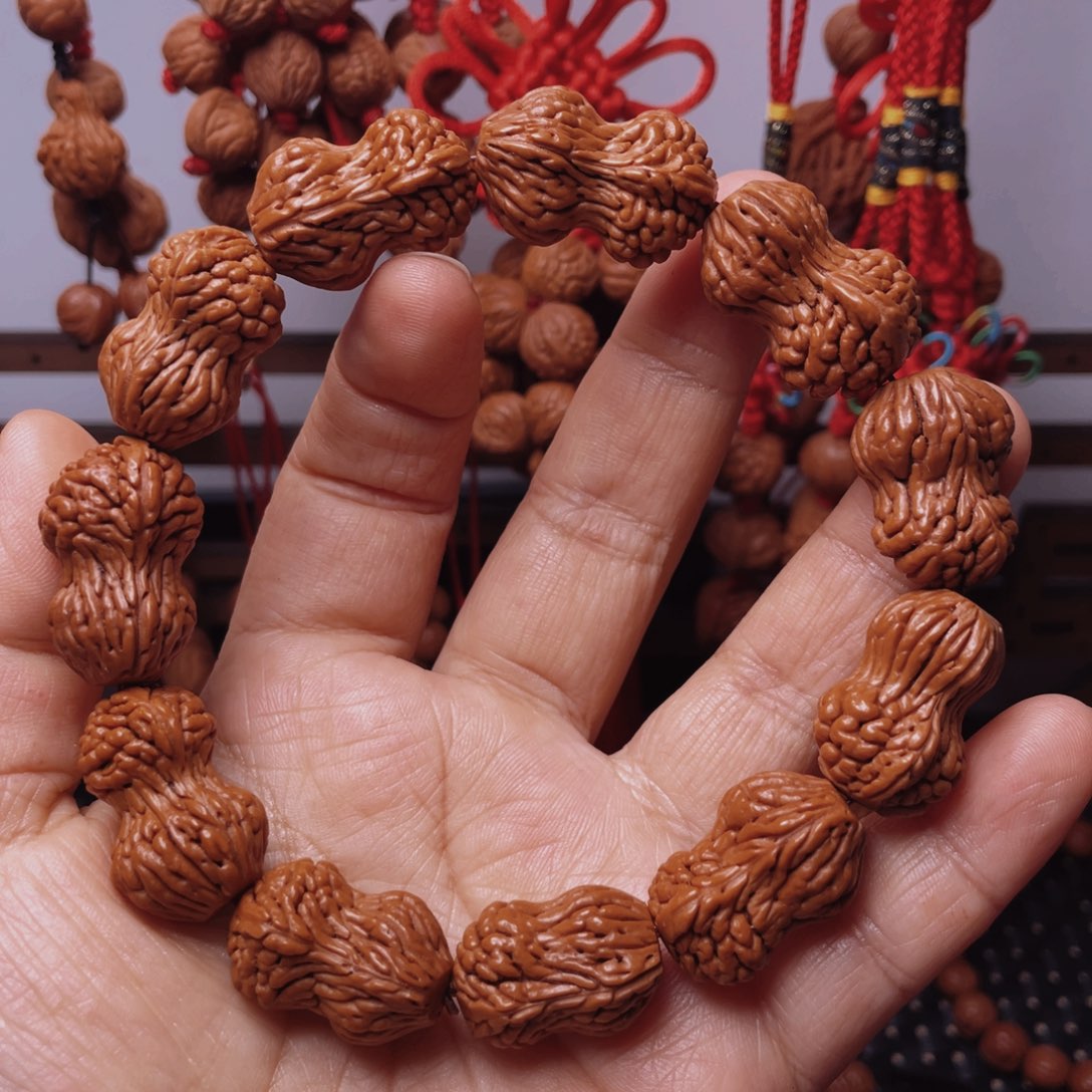 木质类龙纹桃枭手串