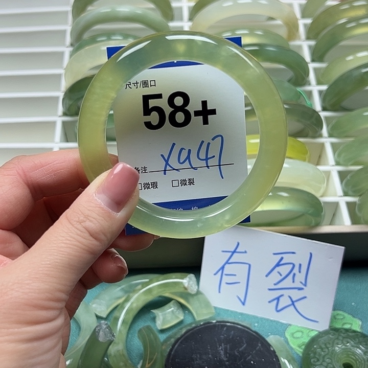 蛇纹石玉手镯未镶嵌