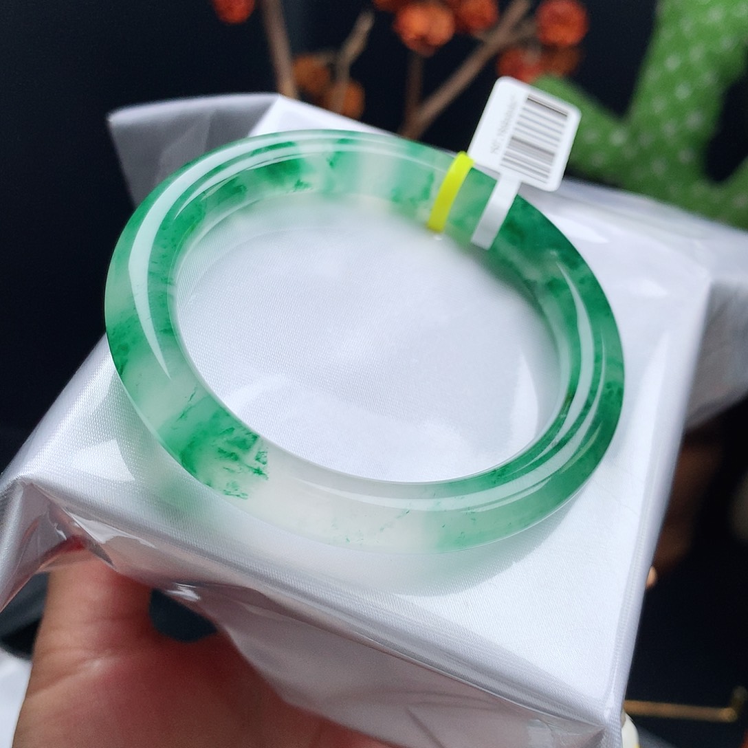 石英质玉未镶嵌镯子54