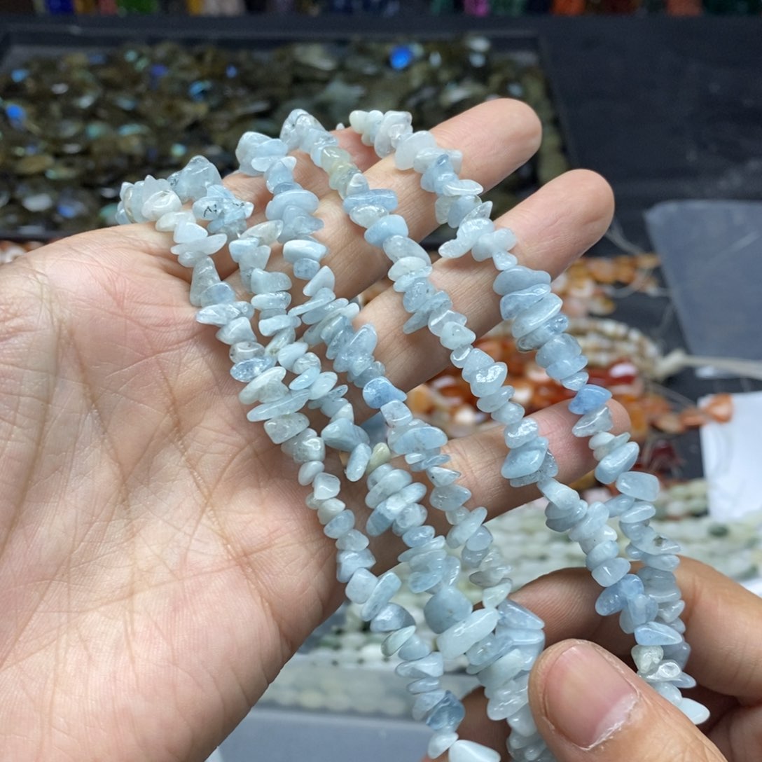 玛瑙/玉髓未镶嵌珠宝半成品一条天然老海蓝宝碎石A132