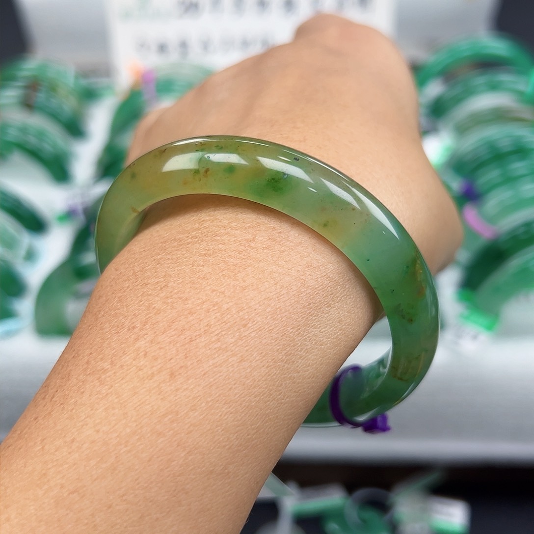 未镶嵌手镯石英质玉