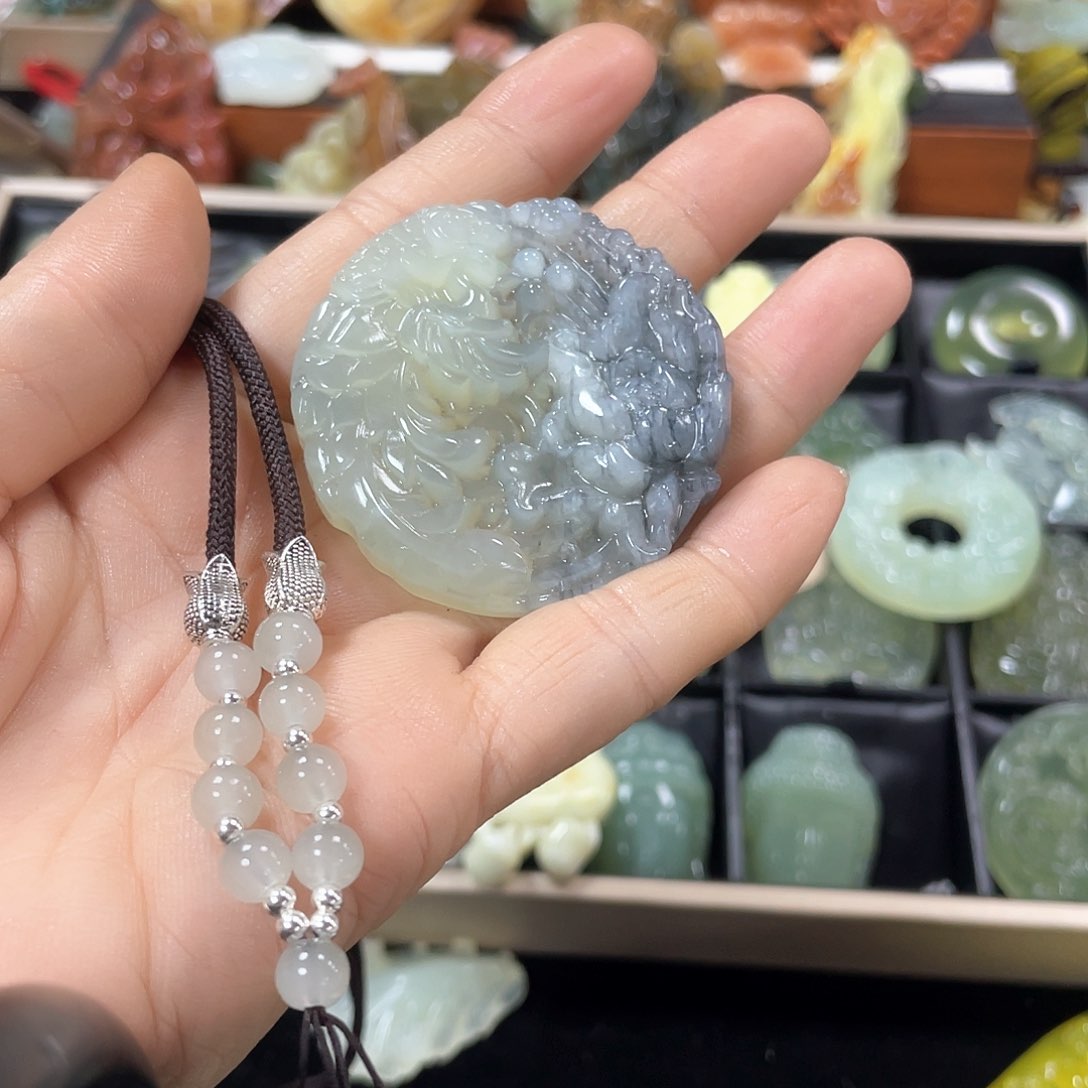 蛇纹石玉颈饰未镶嵌