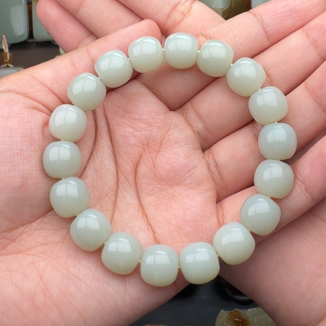 从***钱和田玉未镶嵌手串