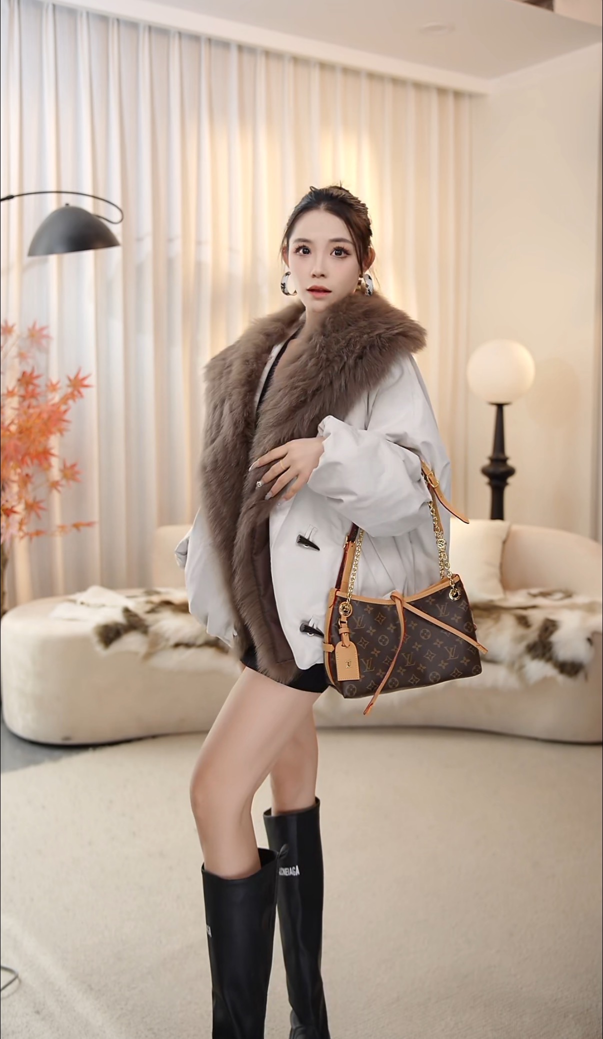 新款短款鹅绒服狐狸毛车条短外套2523