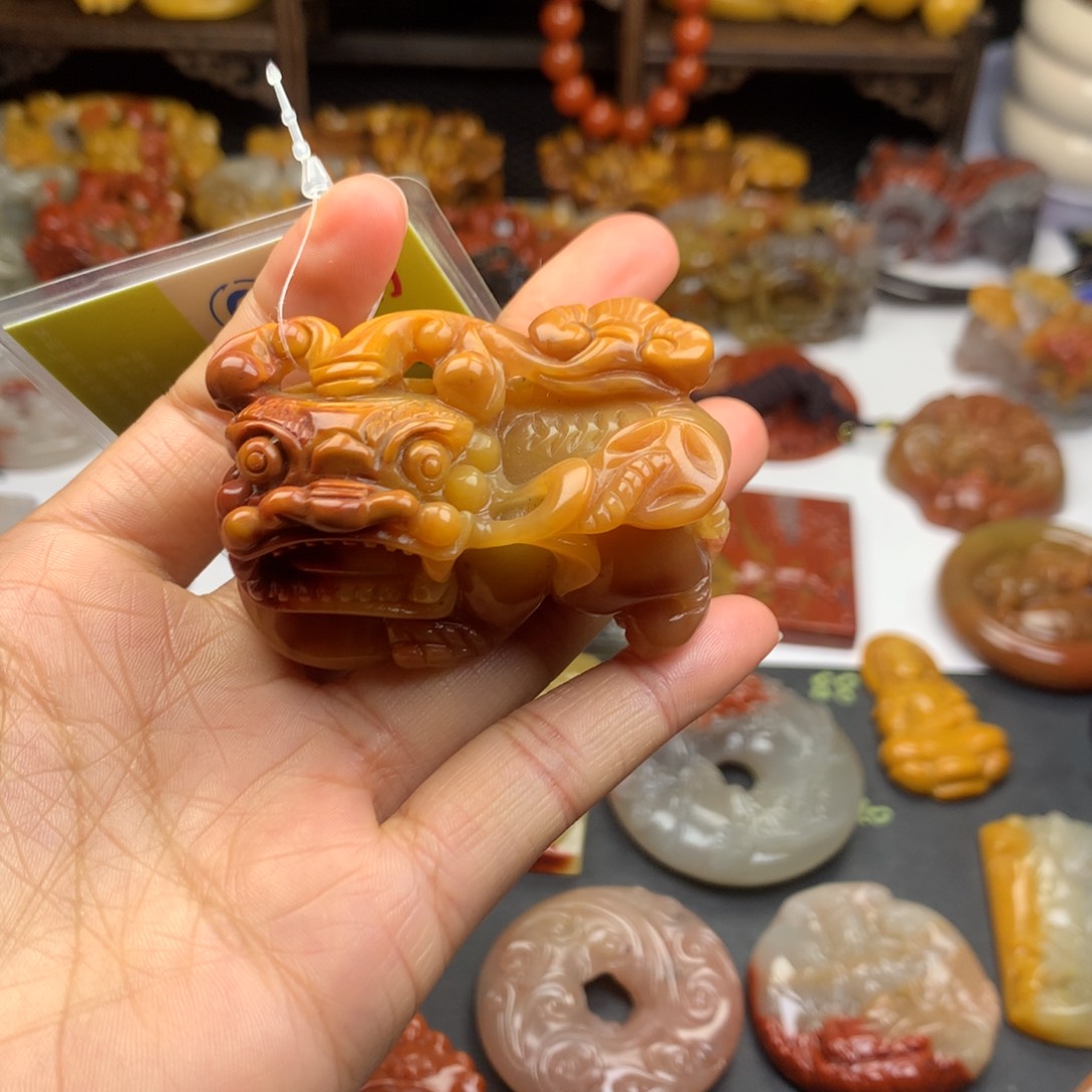 石英质玉（黄龙玉）挂件未镶嵌