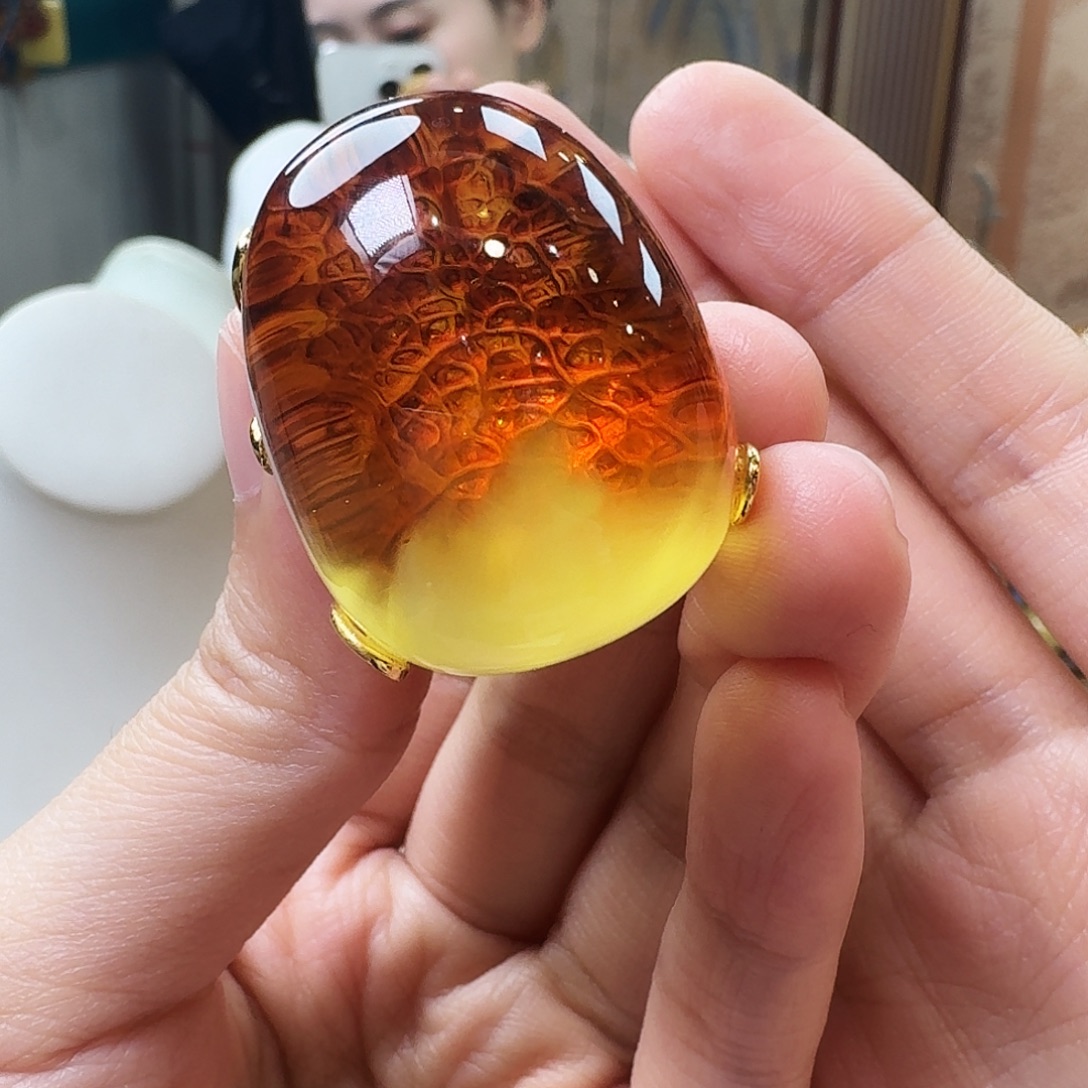 弘****琥珀未镶嵌颈饰戒指