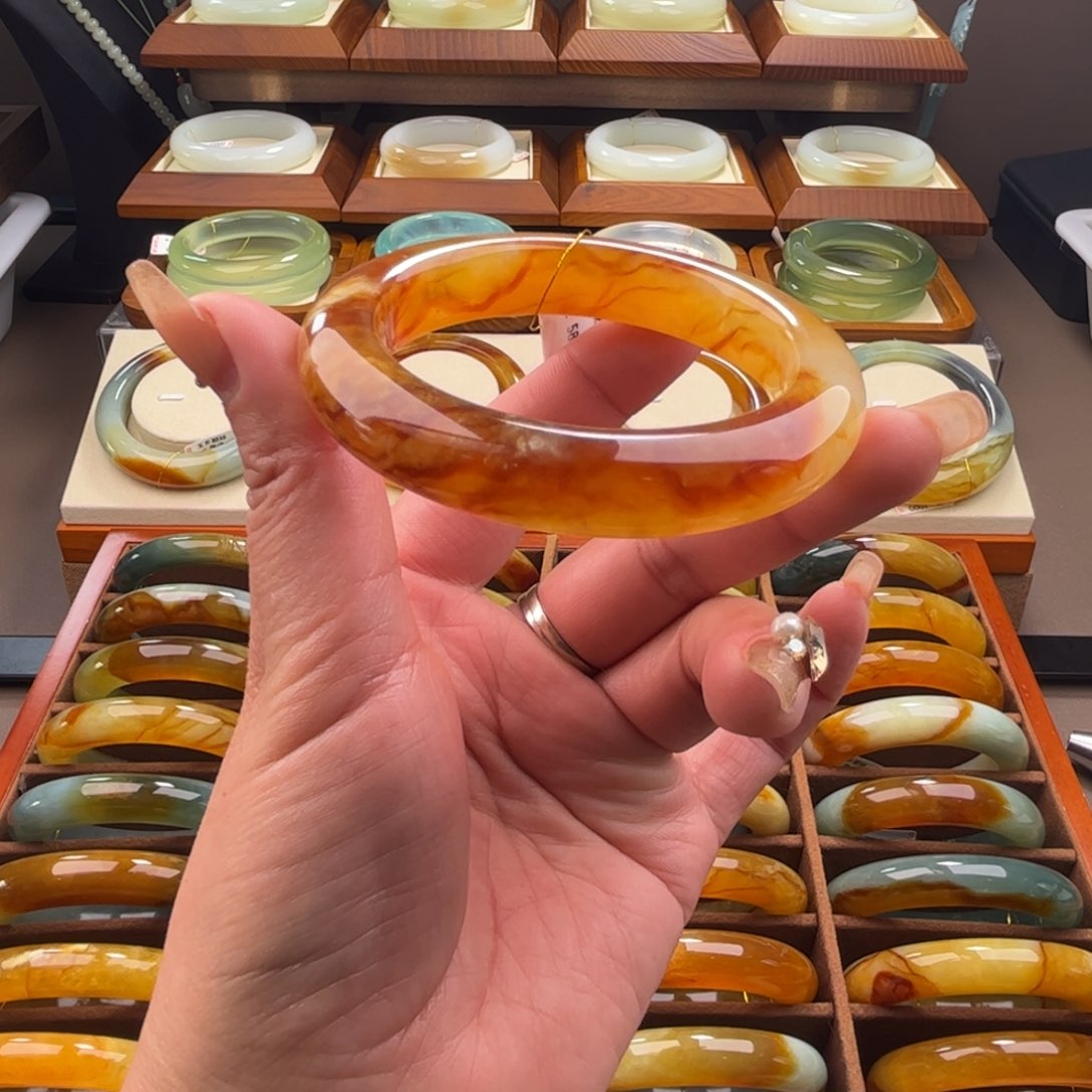 蛇纹石玉手镯未镶嵌