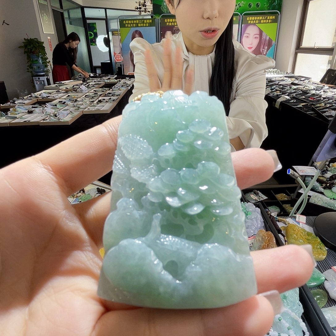 颈饰未镶嵌翡翠一个