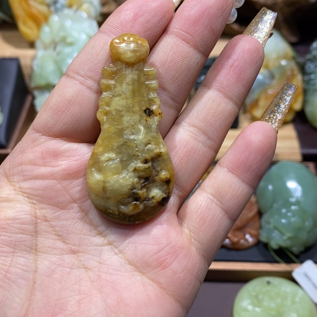 蛇纹石玉颈饰未镶嵌