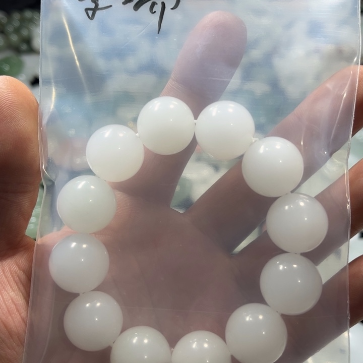 石英质玉未镶嵌颈饰