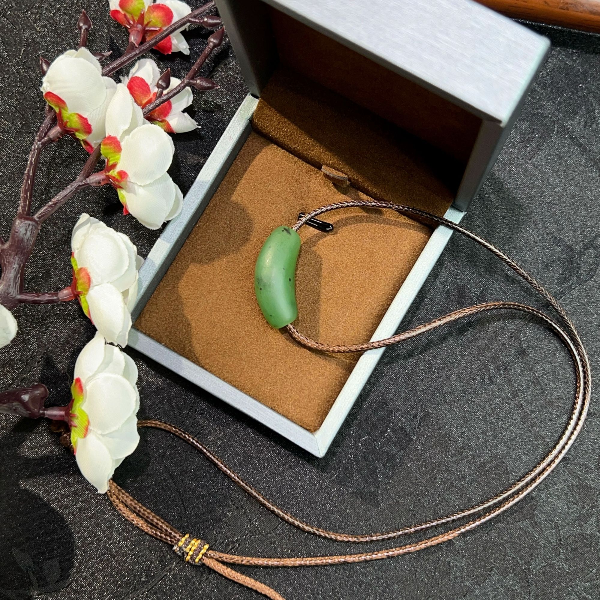  天然和田玉乌兰海微笑吊坠YLO-1616（多样性发货）