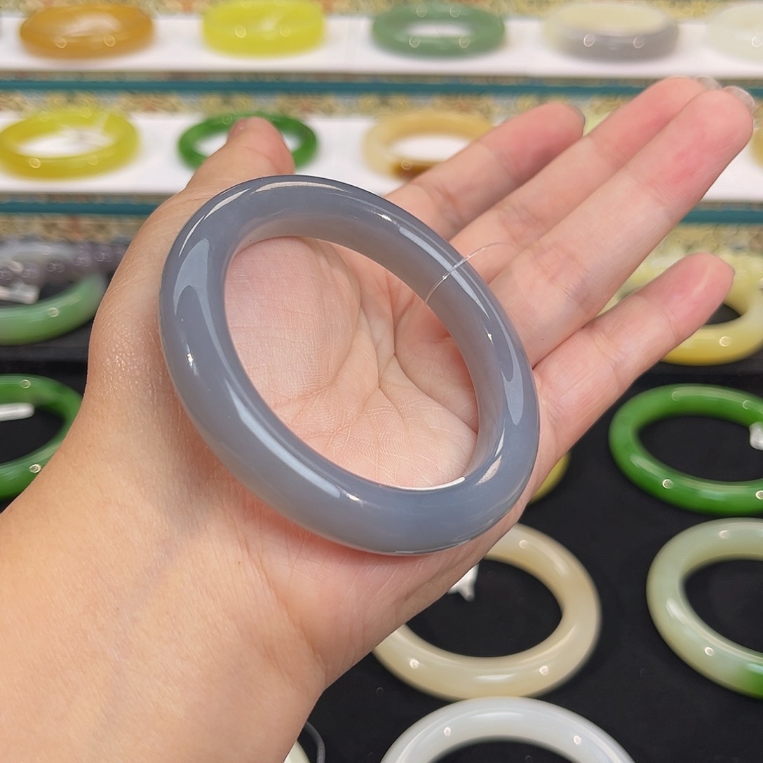 未镶嵌手镯和田玉-烟紫手镯