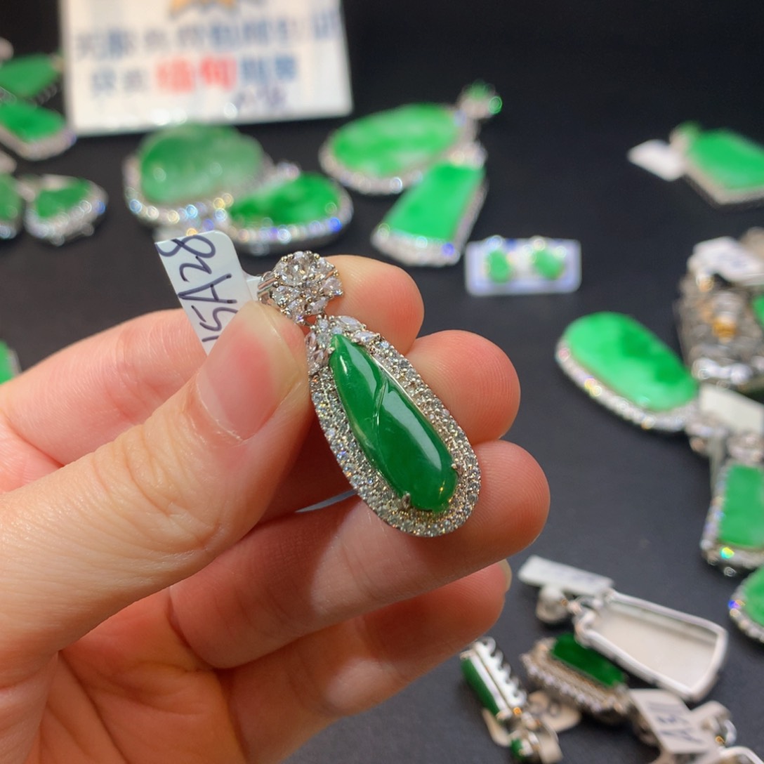 翡翠颈饰银S925镶嵌瓜