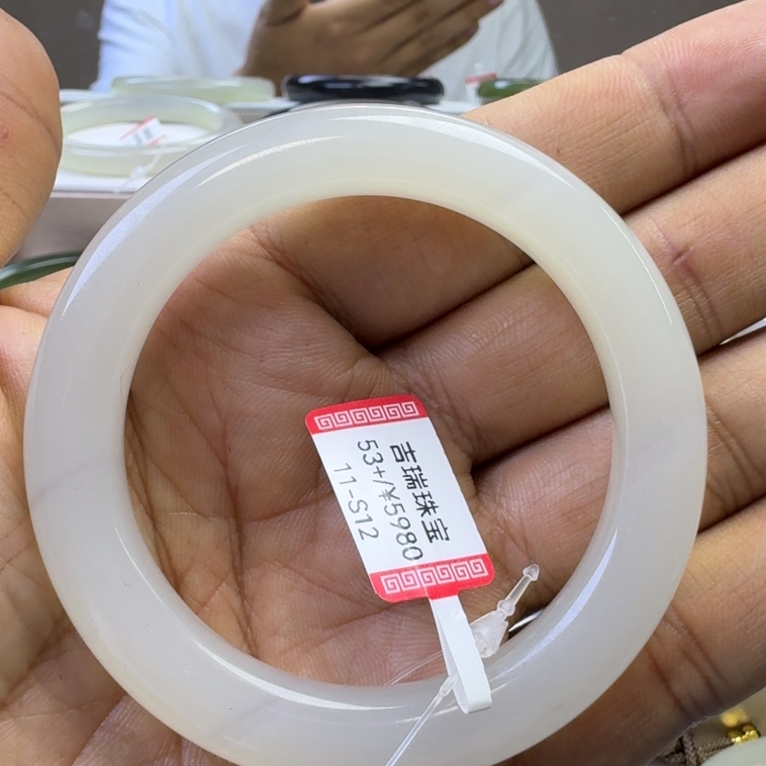 和田玉未镶嵌手镯