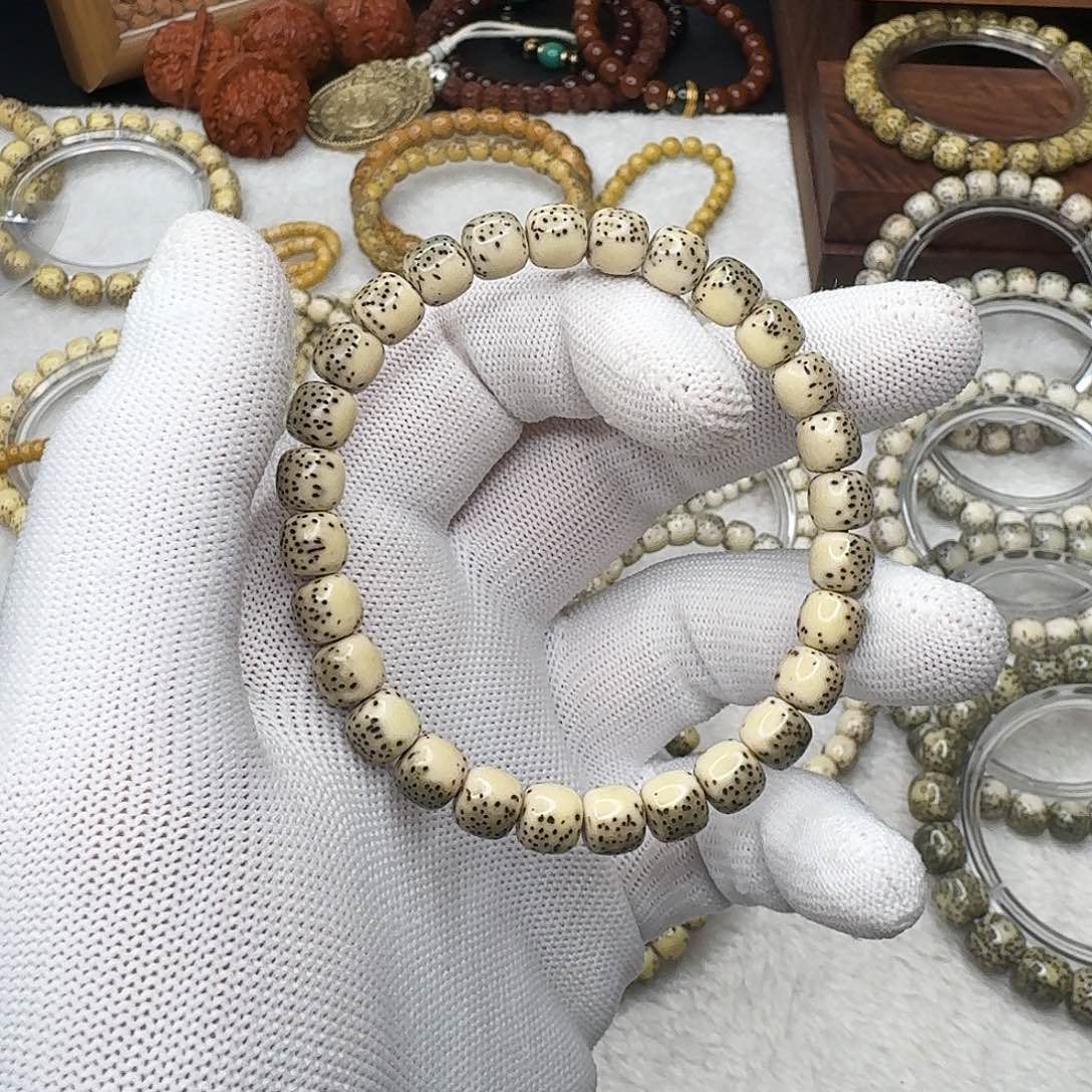 星月菩提手串8×7绿河豚