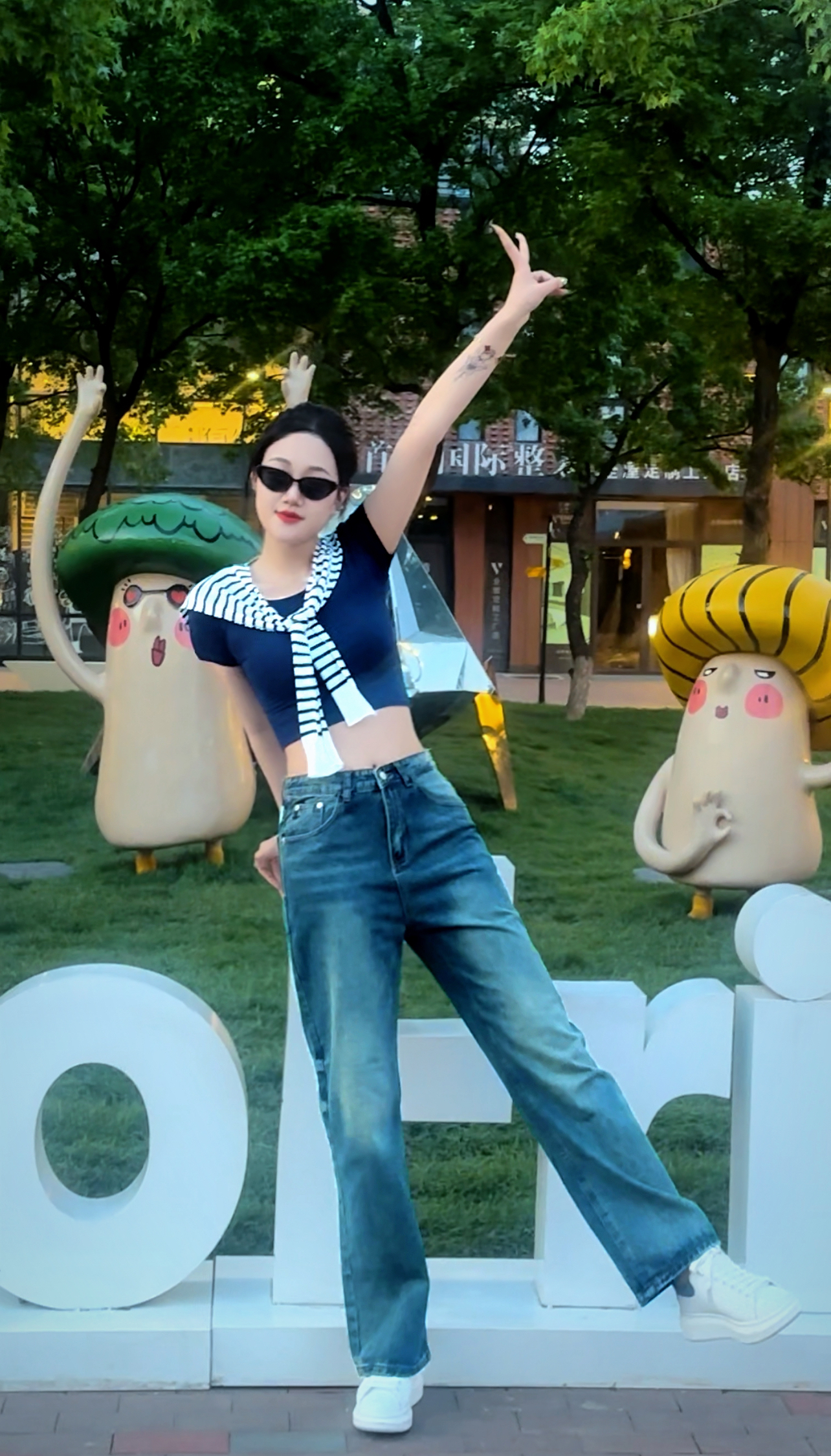 男女同款休闲百搭牛仔裤高腰印花