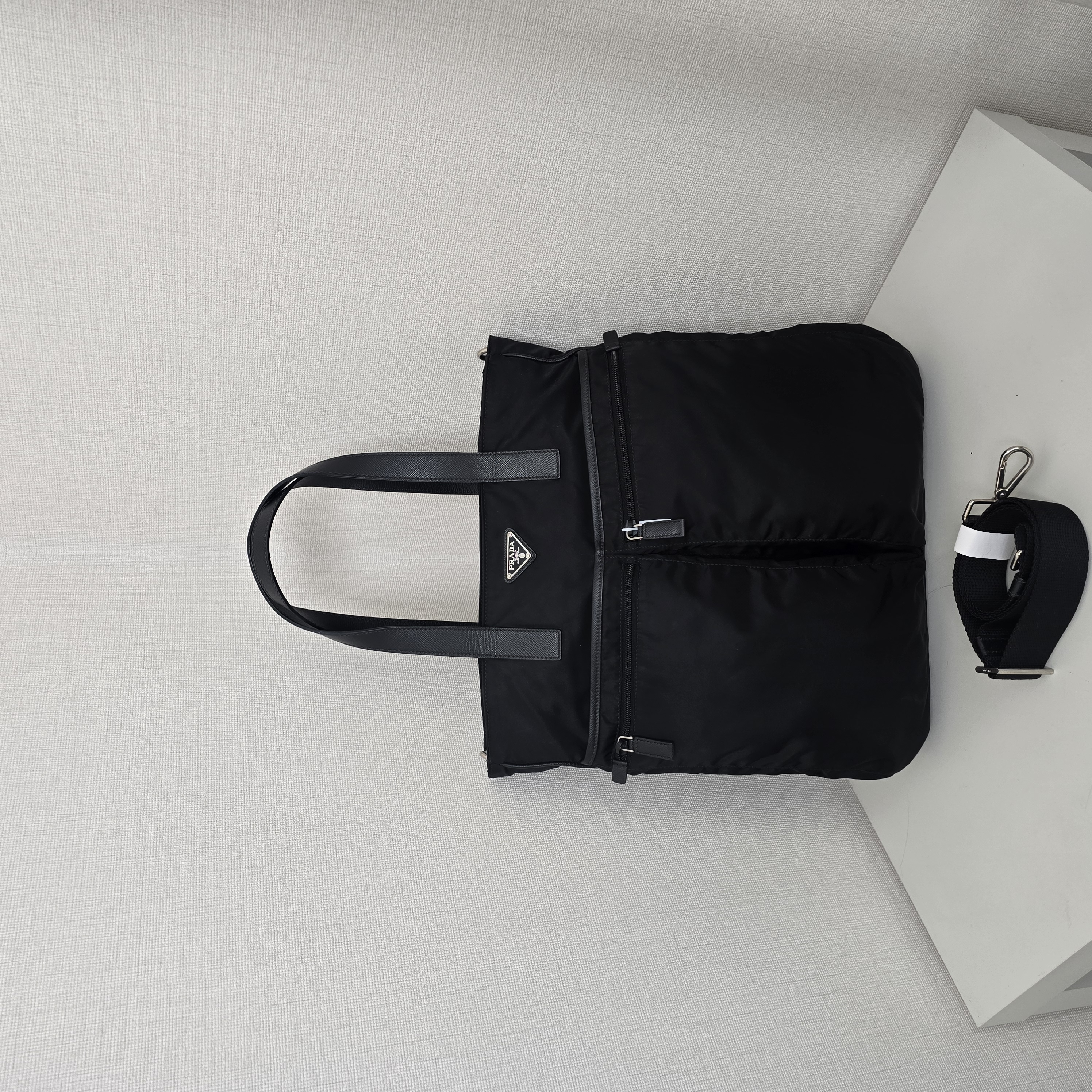 99新 Prada/普拉达 98新在售款手提包 坤