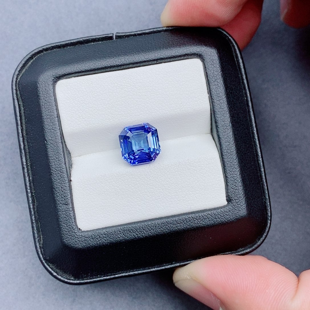 蓝宝石裸石未镶嵌5.93ct 皇家蓝