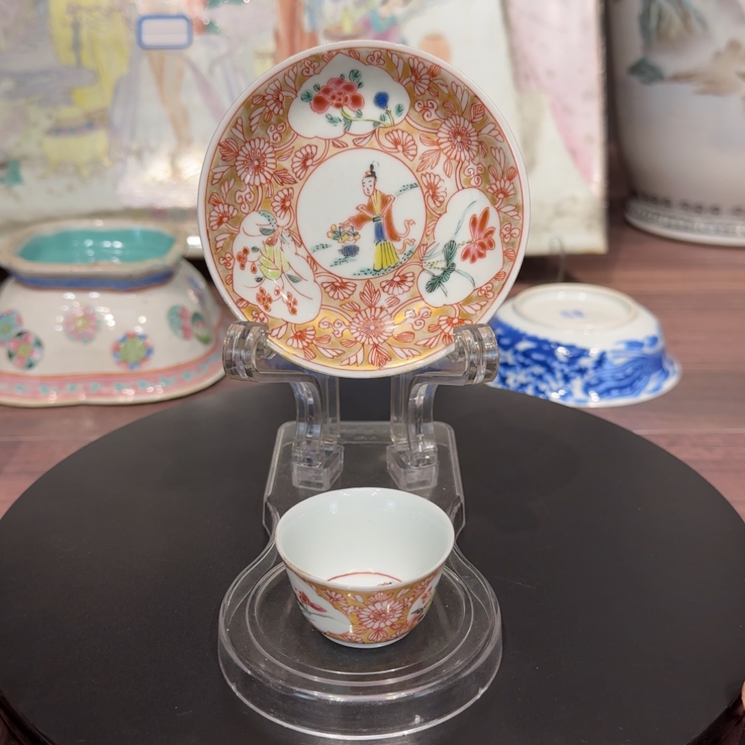 粉彩开窗花卉仕女人物纹杯碟套