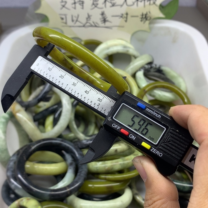 蛇纹石玉未镶嵌手镯41
