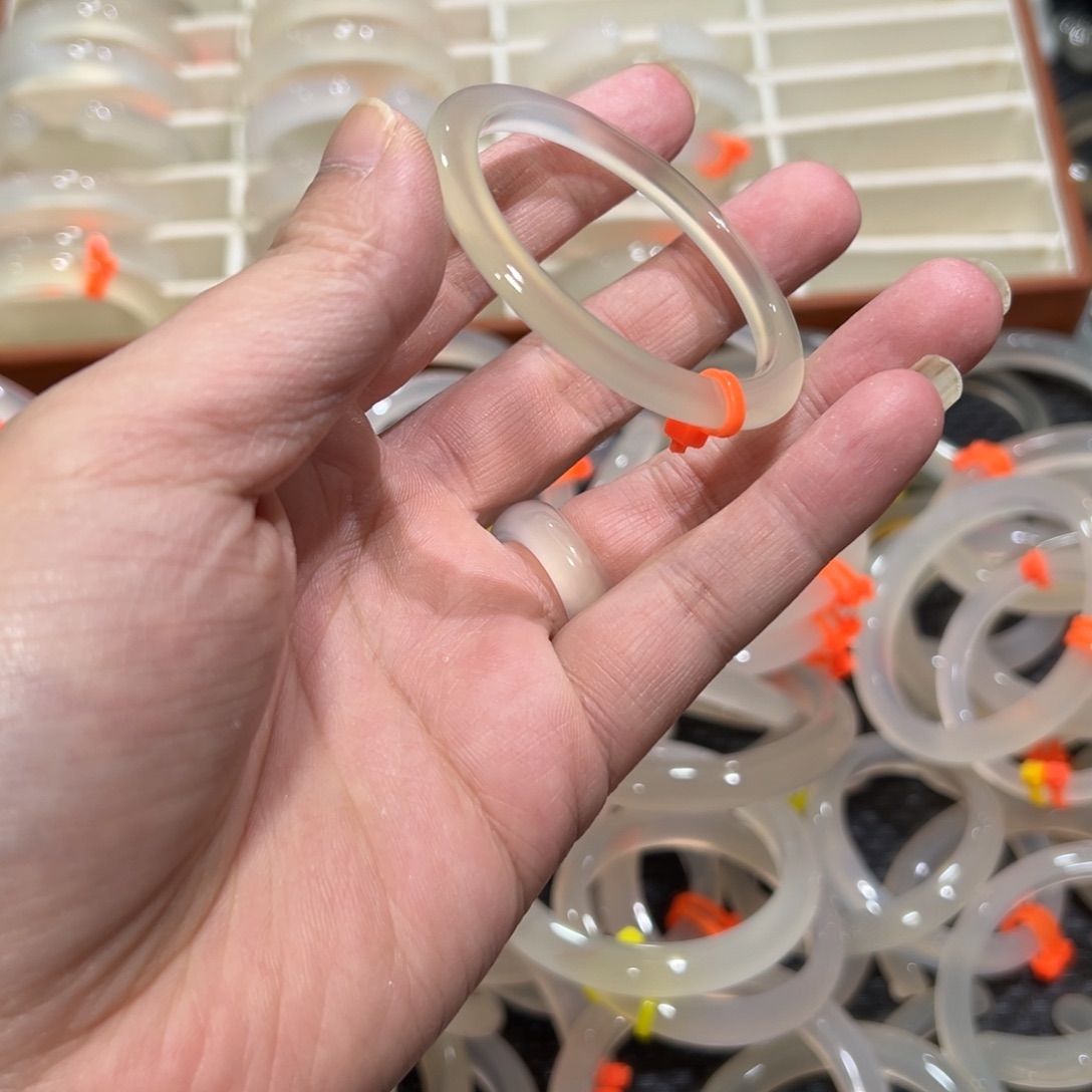 玛瑙/玉髓未镶嵌手镯49圈3.6