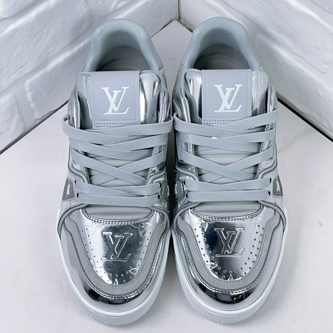 未使用 LouisVuitton/路易威登 trainer 银色满印欧码3.5码