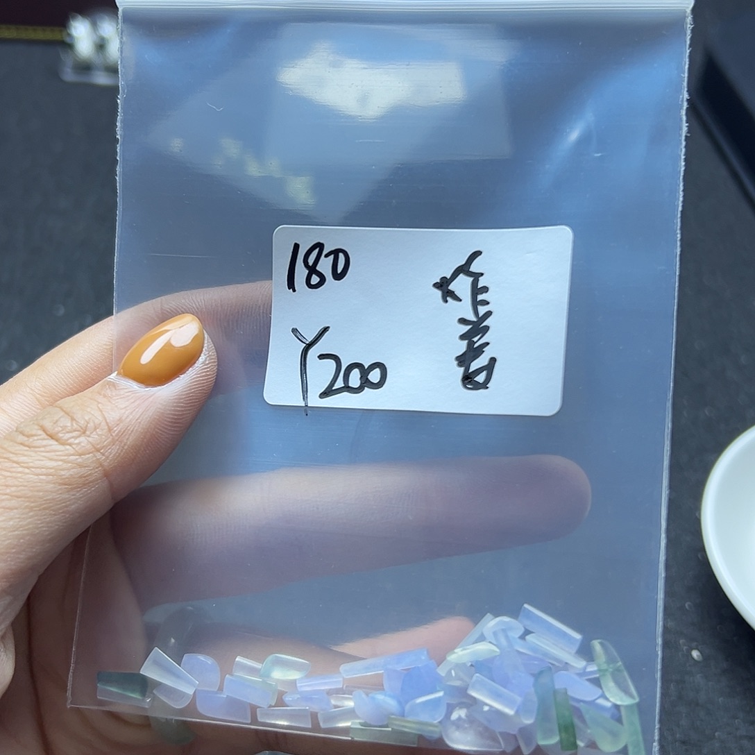 姜***哈定制翡翠未镶嵌翡翠裸石