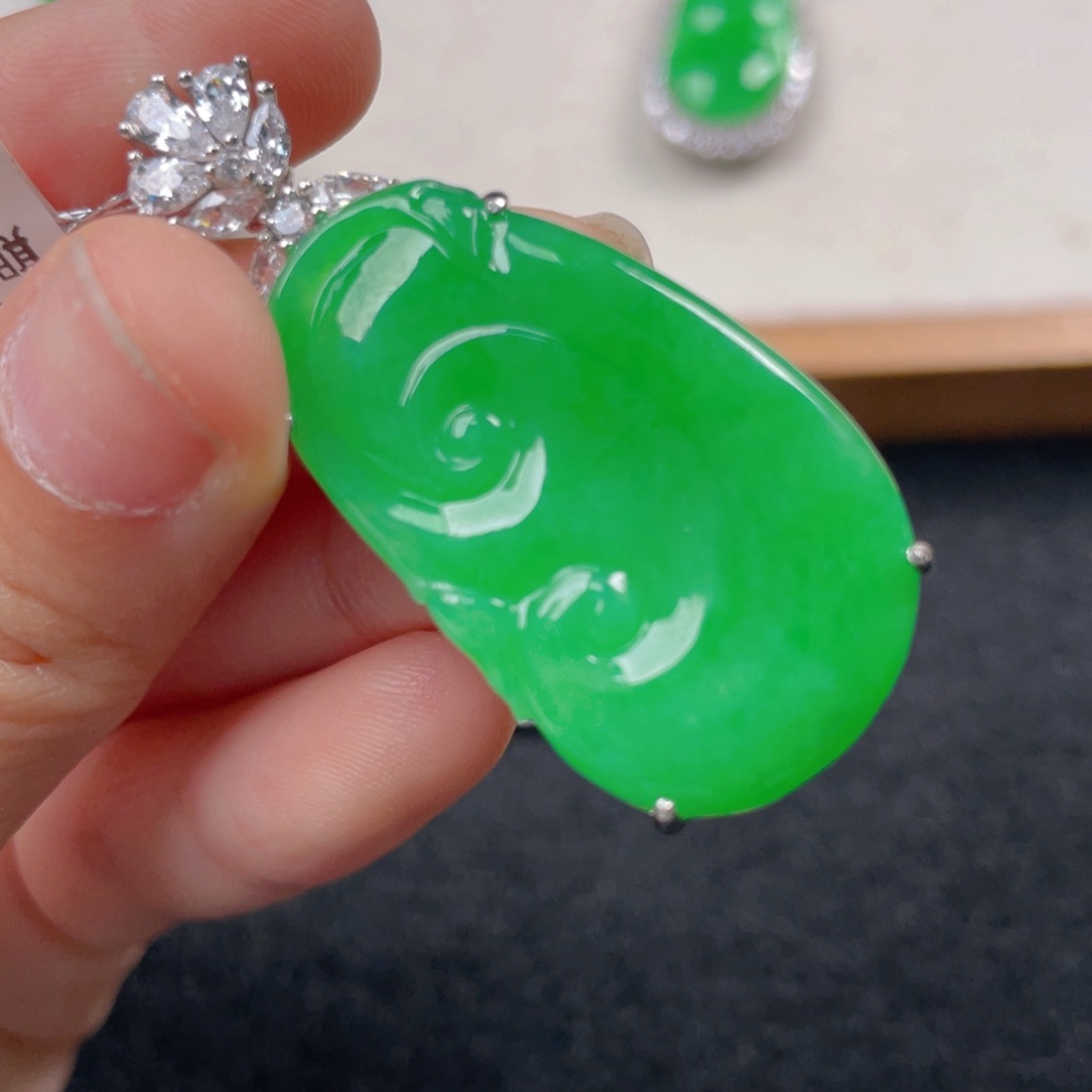 翡翠颈饰银S925镶嵌j j k m k