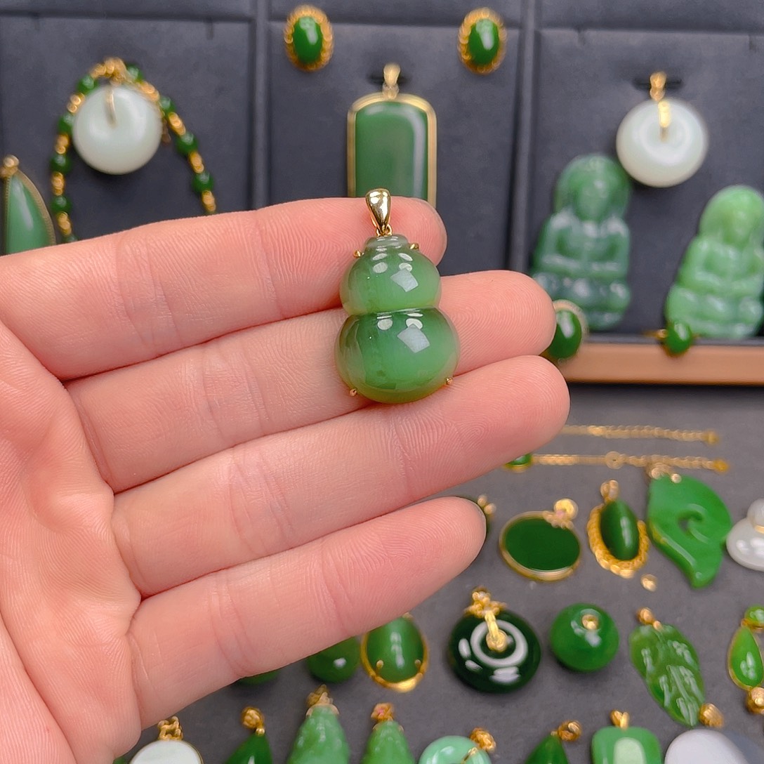 和田玉（碧玉）18K金镶嵌吊坠(赠链)