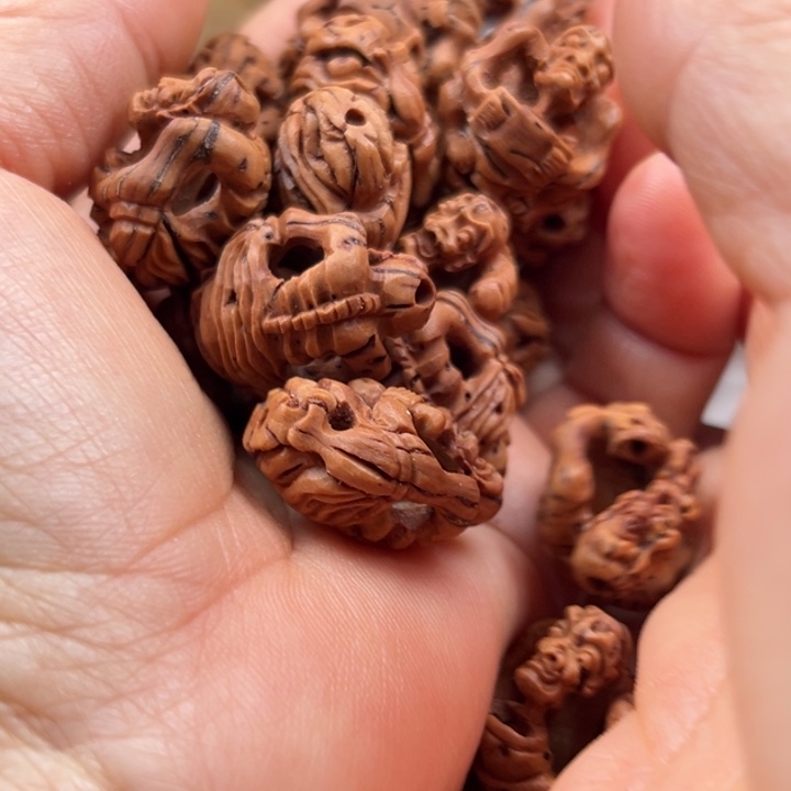 桃核手串三****肉桃核雕刻雕刻瘦骨罗汉，18颗籽